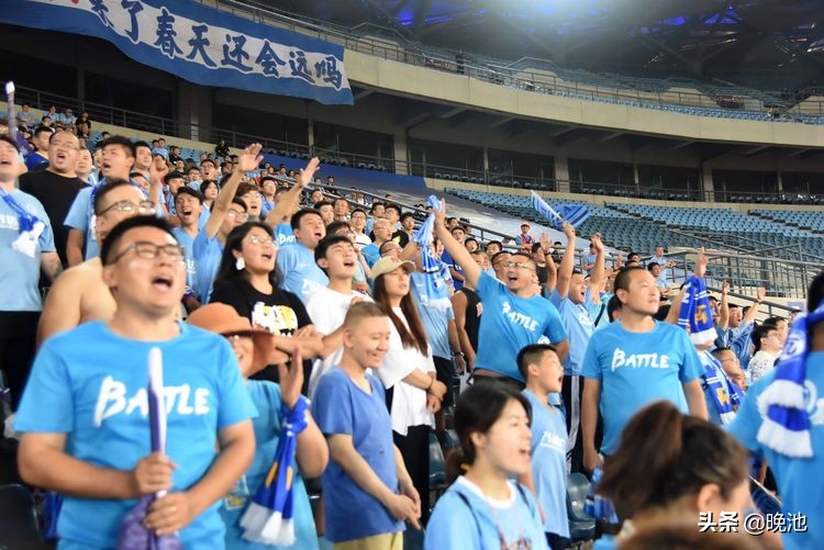 大连人对阵北京国安精彩回放,大连一方山东鲁能球迷助威