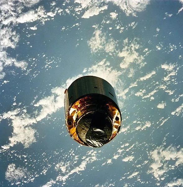 太空徒手抓卫星？玩命的宇航员到底在干什么？