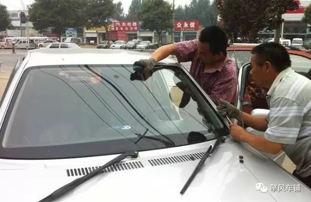 车玻璃从里面碎了是什么原因,车玻璃裂痕修复多少钱