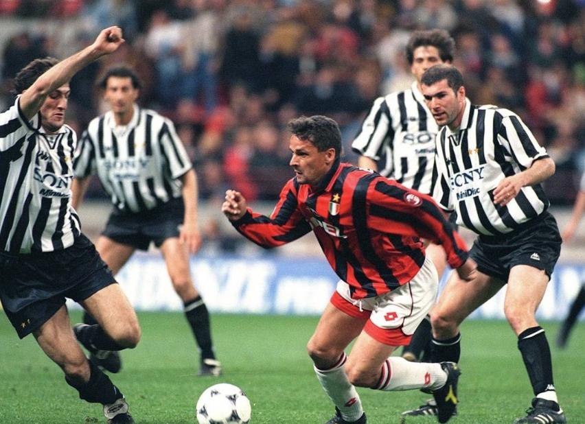 足坛三个巨星谁最厉害,足坛最伟大的十号球星图片