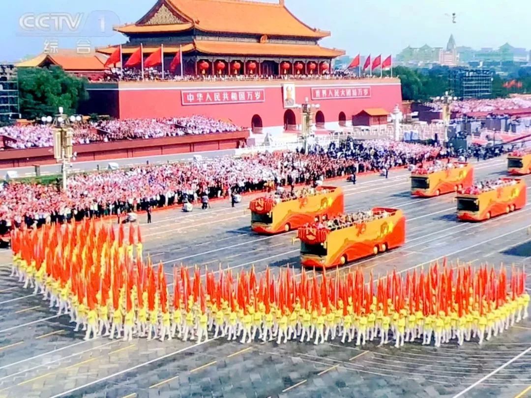 7万个气球腾空而起,七万只气球