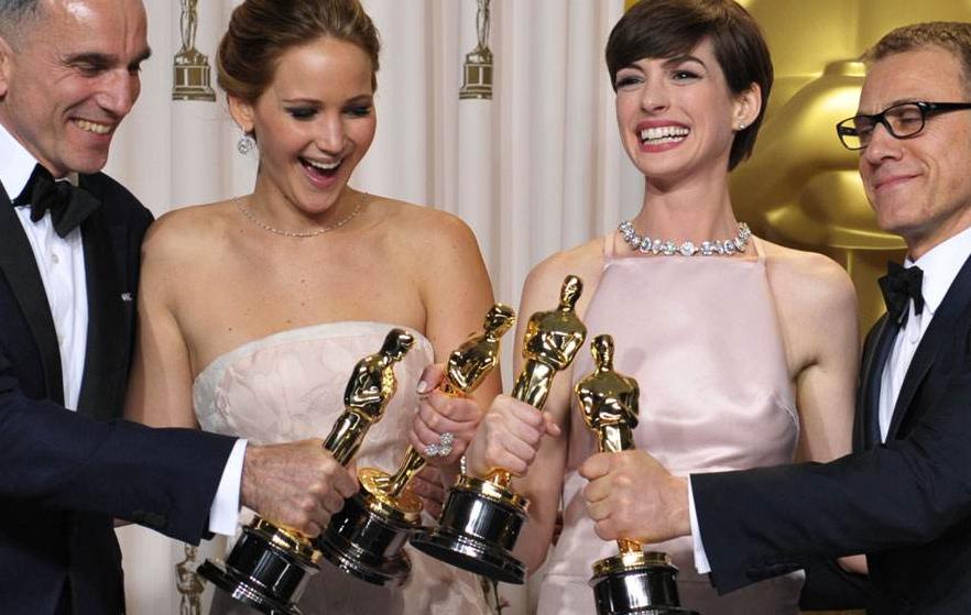 红毯结束后明星穿礼服走吗,明星红毯礼服是必须穿的吗