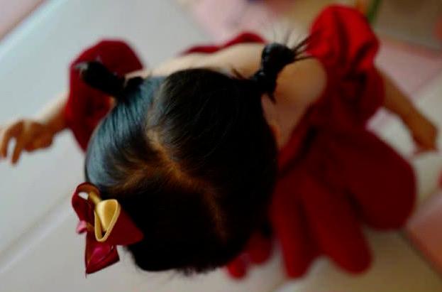 张杰晒全家福庆与谢娜结婚九周年,张杰发文庆祝与谢娜结婚十周年