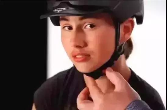 温州骑车男子后空翻摔倒在地？这个动作，一定要做好！