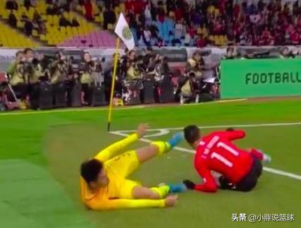 韩国足球恶意犯规遭暴打,韩国足球球员被中国人暴打的信息