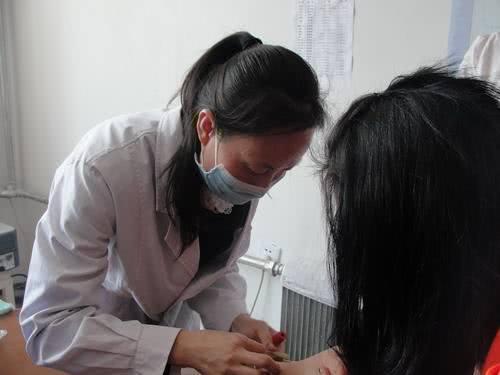 高三女生还是处女，却有母乳，医生说出原因妈妈流下悔恨的眼泪