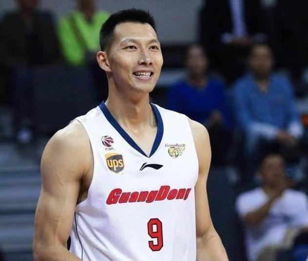 易建联妻子荆灵照片图文,易建联妻子荆灵是哪国国籍呀