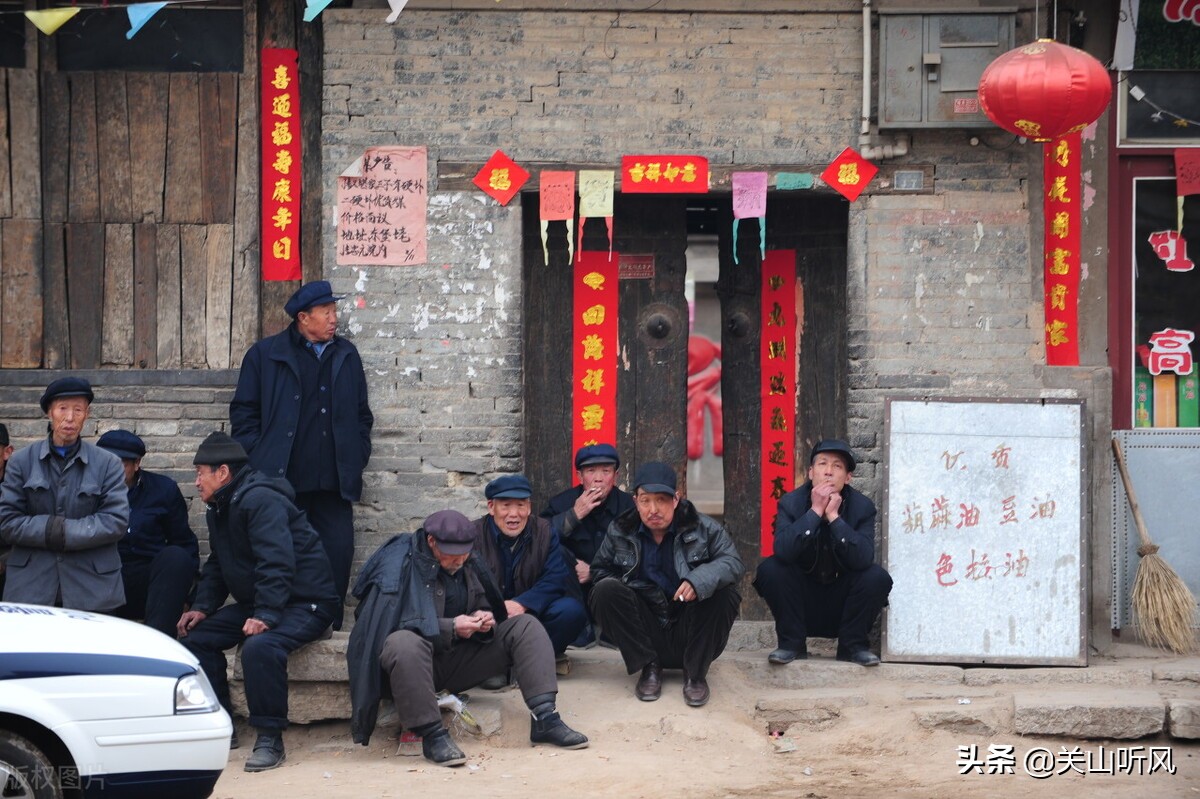 俗语入土不拜客,入土不拜客热孝不登门下一句