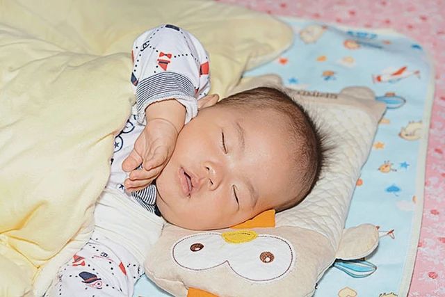 宝宝午睡很难入睡,宝宝午睡时间短睡眠浅