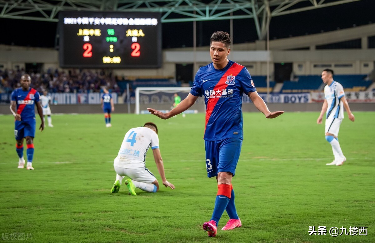 判罚反复让人诟病，换人弄错，郑龙一脸懵逼，中超如何让我说爱你