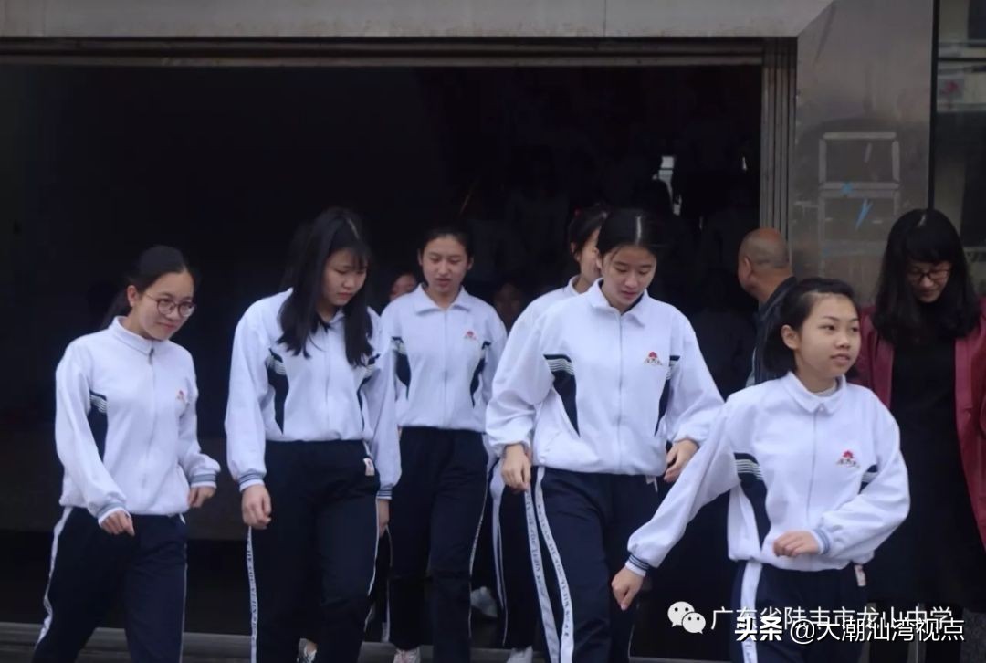 潮汕哪个学校校服最好看,潮汕校服排名前十