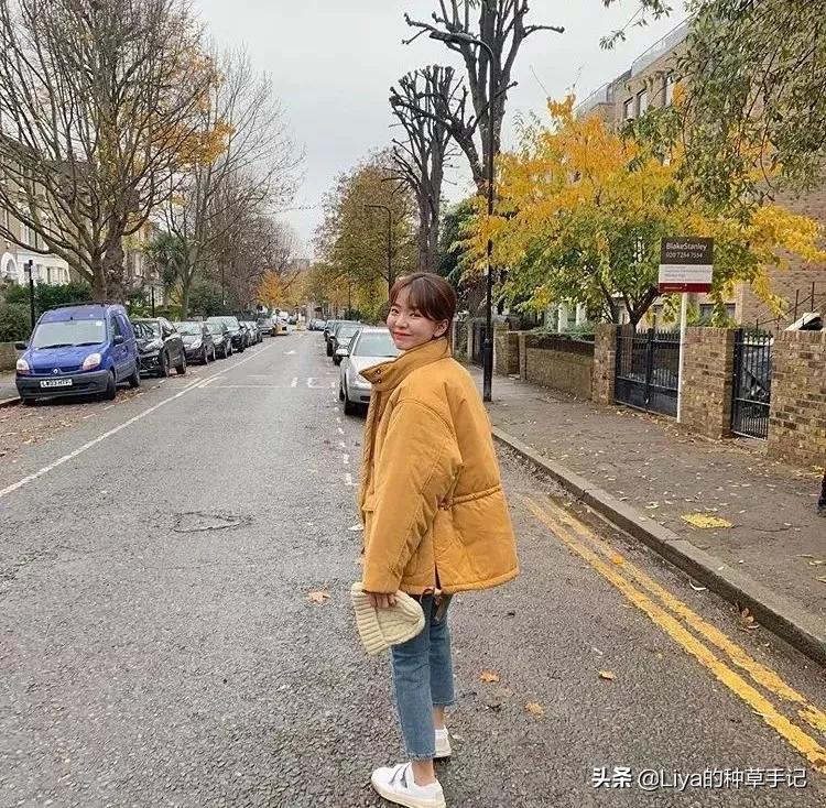 冬季羊羔毛卫衣怎么搭配才好看,冬款羊羔毛卫衣怎么搭配才好看