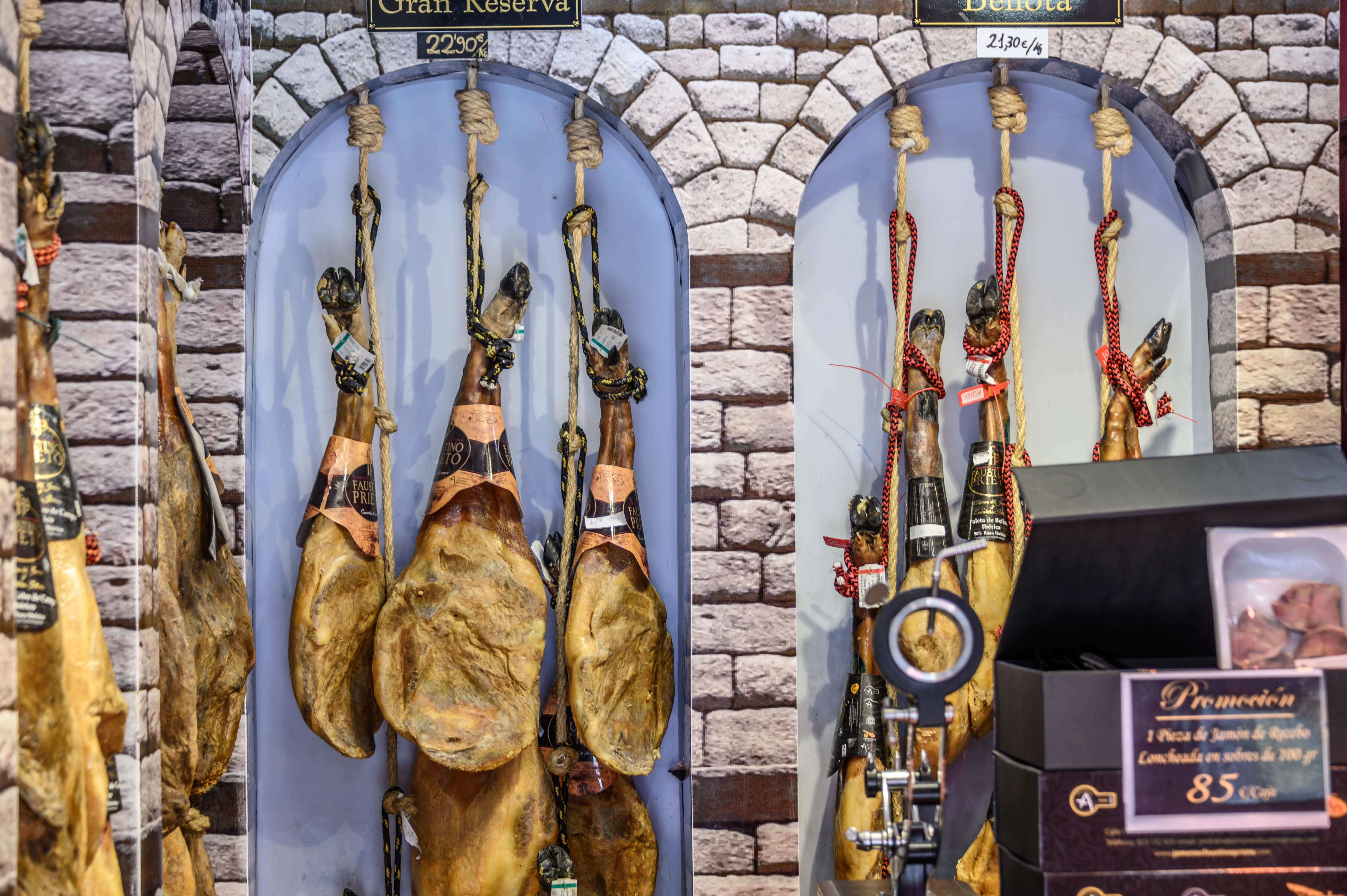 在西班牙，上洗手间要先买咖啡，还发现了迪士尼的公主城堡原型