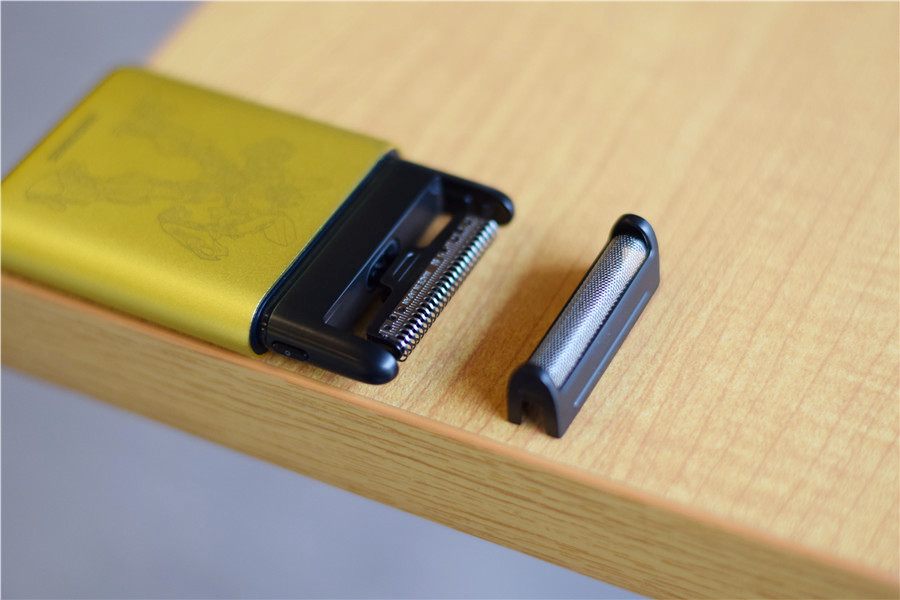 小米生态链推出变形金刚定制款剃须刀，399元的售价，你会买吗？