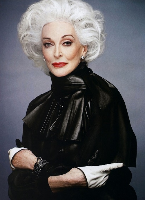 84岁却有20岁皮肤，被称时尚圈“老妖精”，“不老秘诀”透露出来