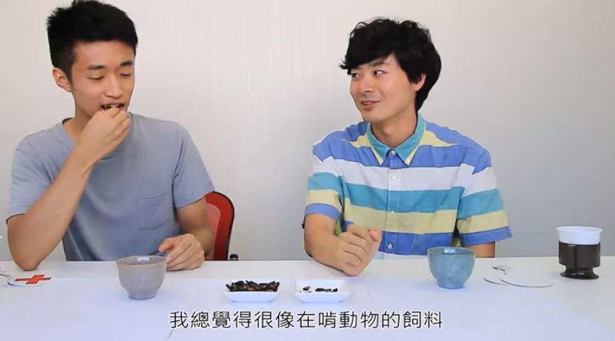 纳尼？为什么日本人不会嗑瓜子？看到中国人单手“吃”惊呆！