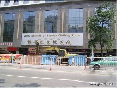 深圳坂田杭潮服装批发城,深圳服装批发厂家直批一手货源