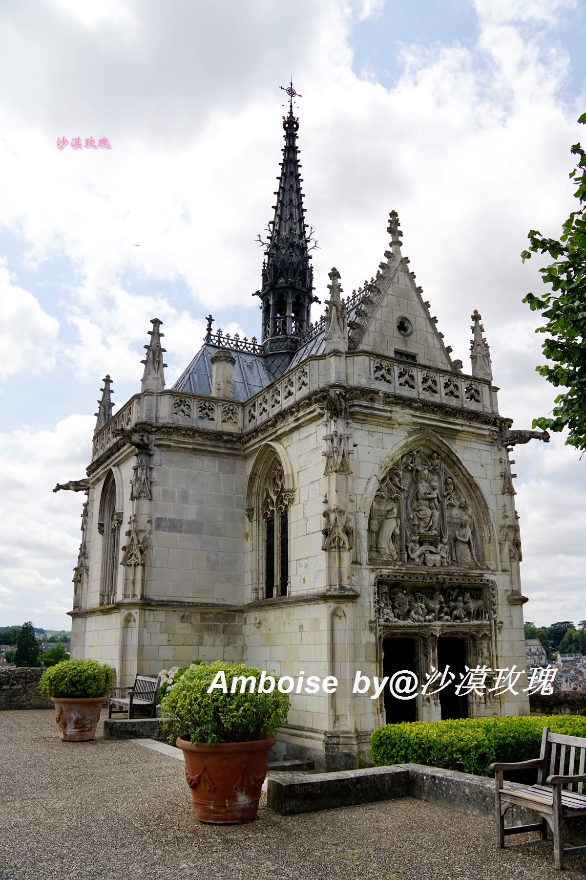 它是法国文艺复兴城堡的代表，一代巨匠达芬奇长眠于此