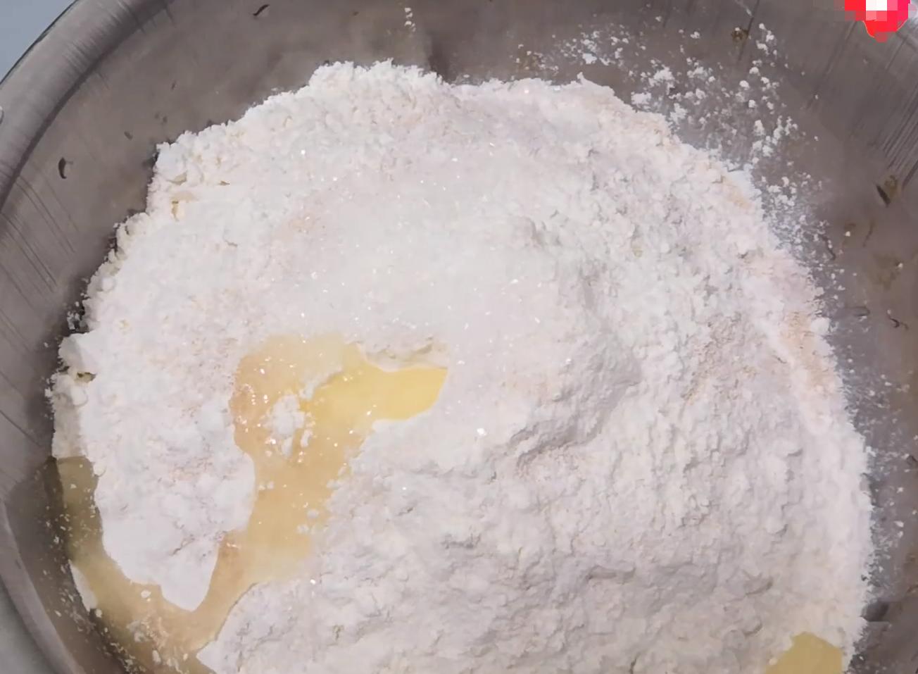 酥烧饼在家怎么做,想吃椒盐烧饼别买了教你在家做