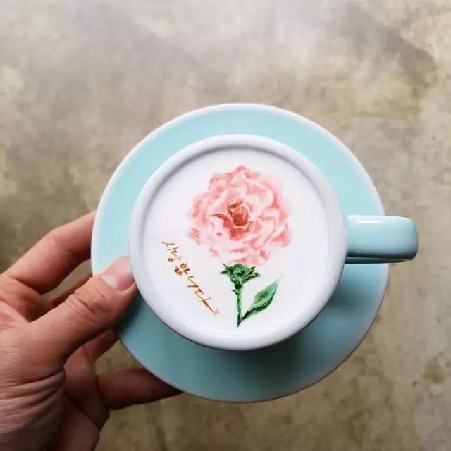 他把梵高的名画装进一杯咖啡，竟然撩到10万迷妹