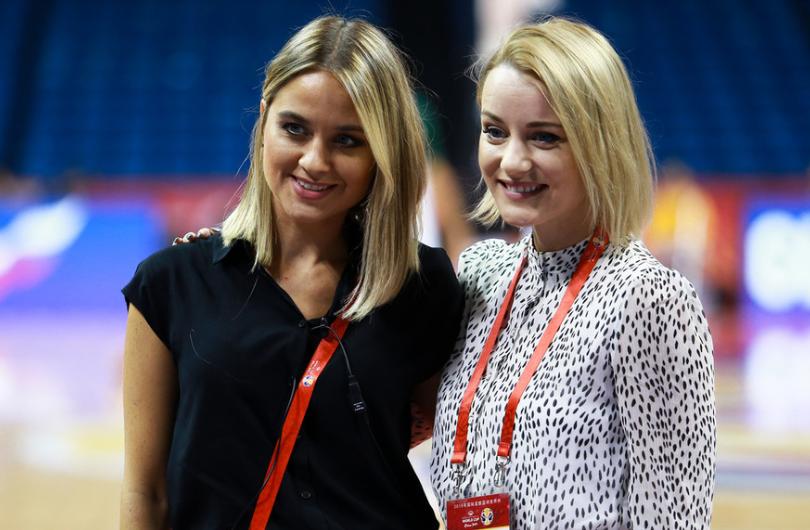 世界杯女球迷惊艳镜头,世界杯的靓丽风景线