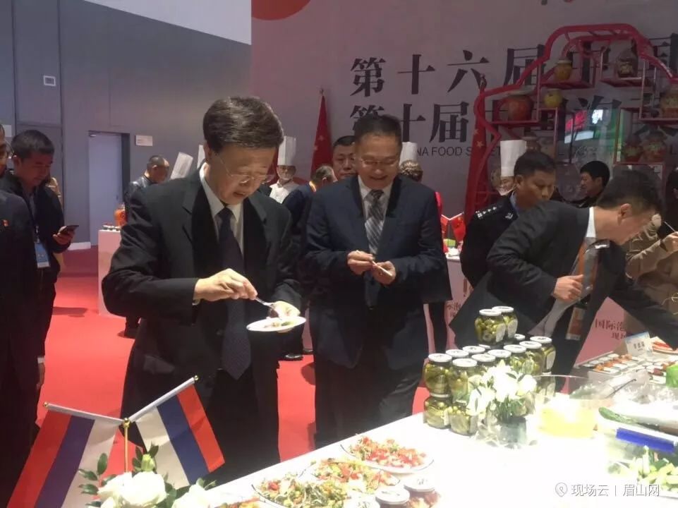 一泡而红！四川这座小城已火向全球，今天万人齐聚！