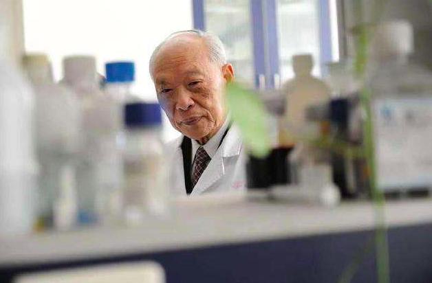 用*霜砒**治疗白血病，获未来科学大奖，96岁的王振义能等来诺奖吗