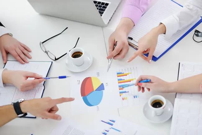 水均益推荐的说话艺术：只需一招，告别尬聊和冷场