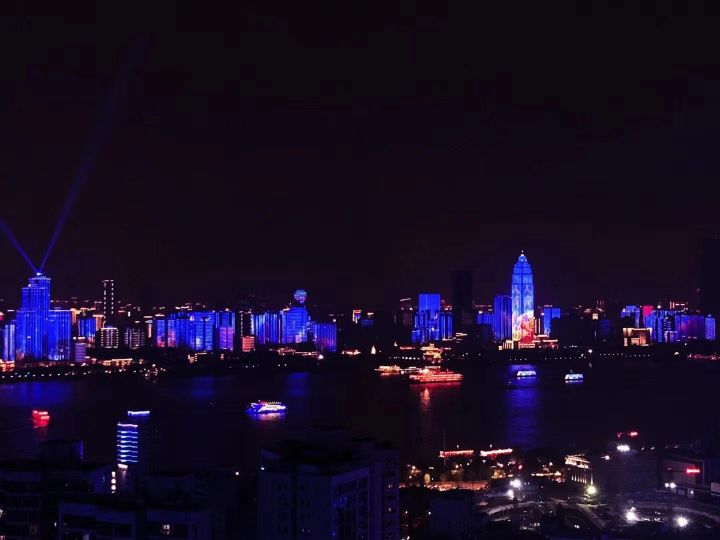 武汉市足球队队员照片,武汉足球俱乐部队徽