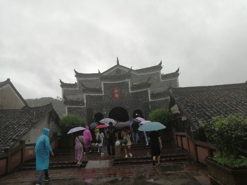 雨天逛凤凰古城,夜逛凤凰古城