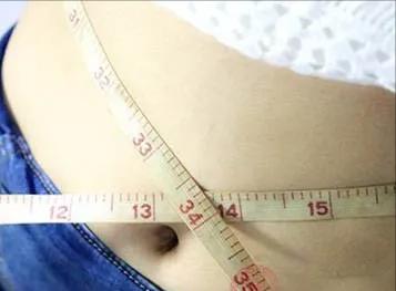 用艾灸凳艾灸的好处,女人每天坚持艾灸脚心好处