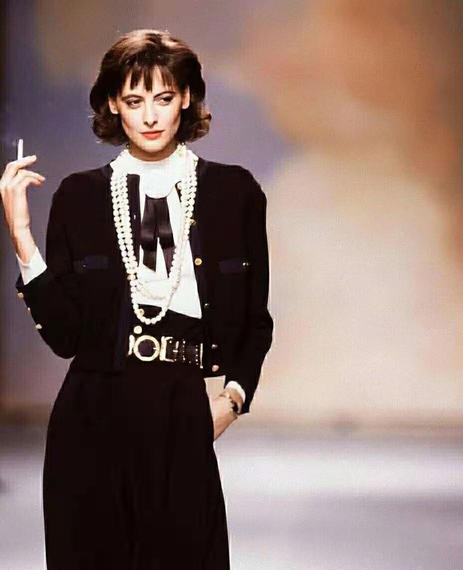 为什么女人不能抗拒香奈儿,女人为什么喜欢香奈儿