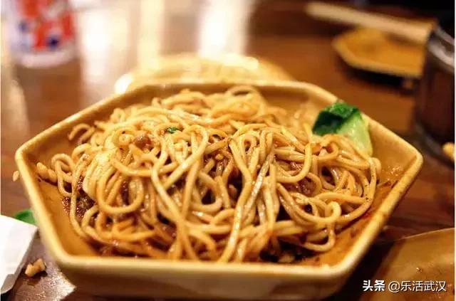 武汉美食牛肉面20块一碗,武汉好吃的老碗面