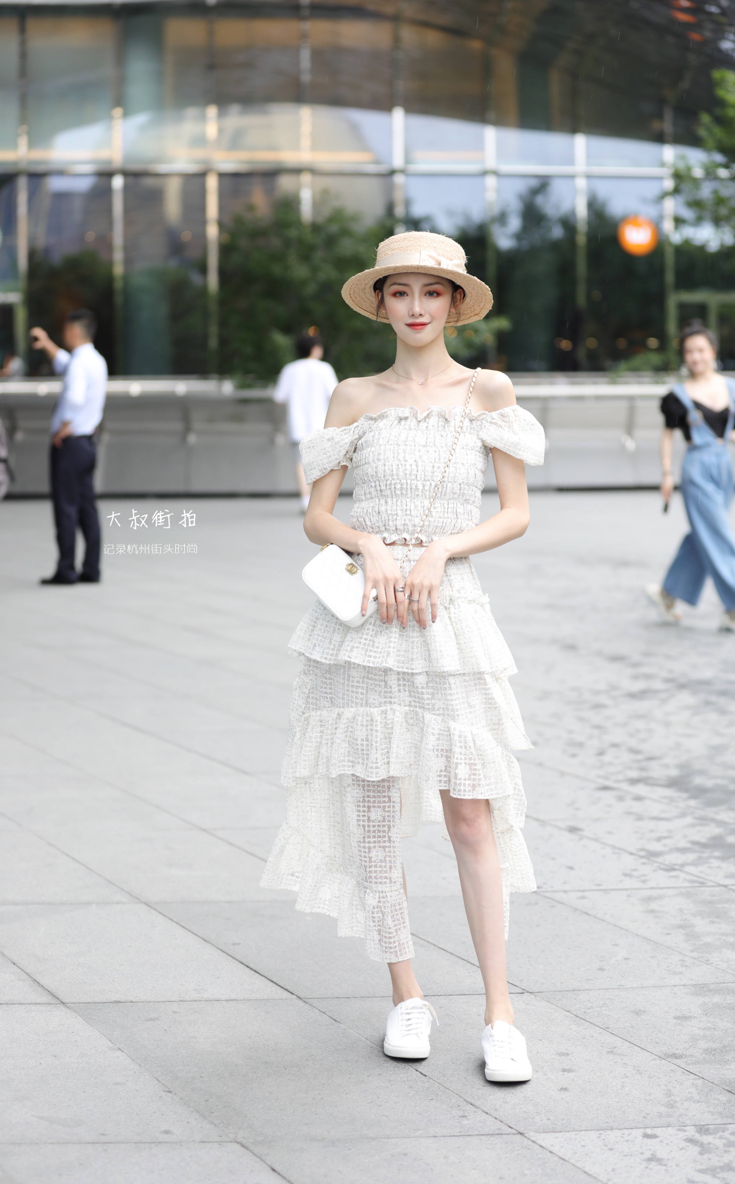 大叔街拍唯美,街拍大叔长裙微胖