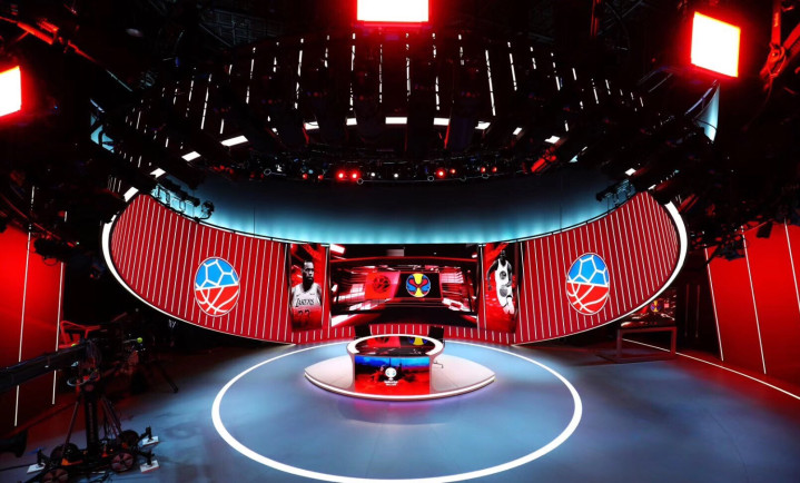 真相！勇士队地板上的“武汉加油”,是腾讯还是NBA的感人之举？