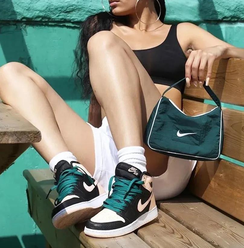 nike联名款卫衣套装,nike这件卫衣也太好看了吧