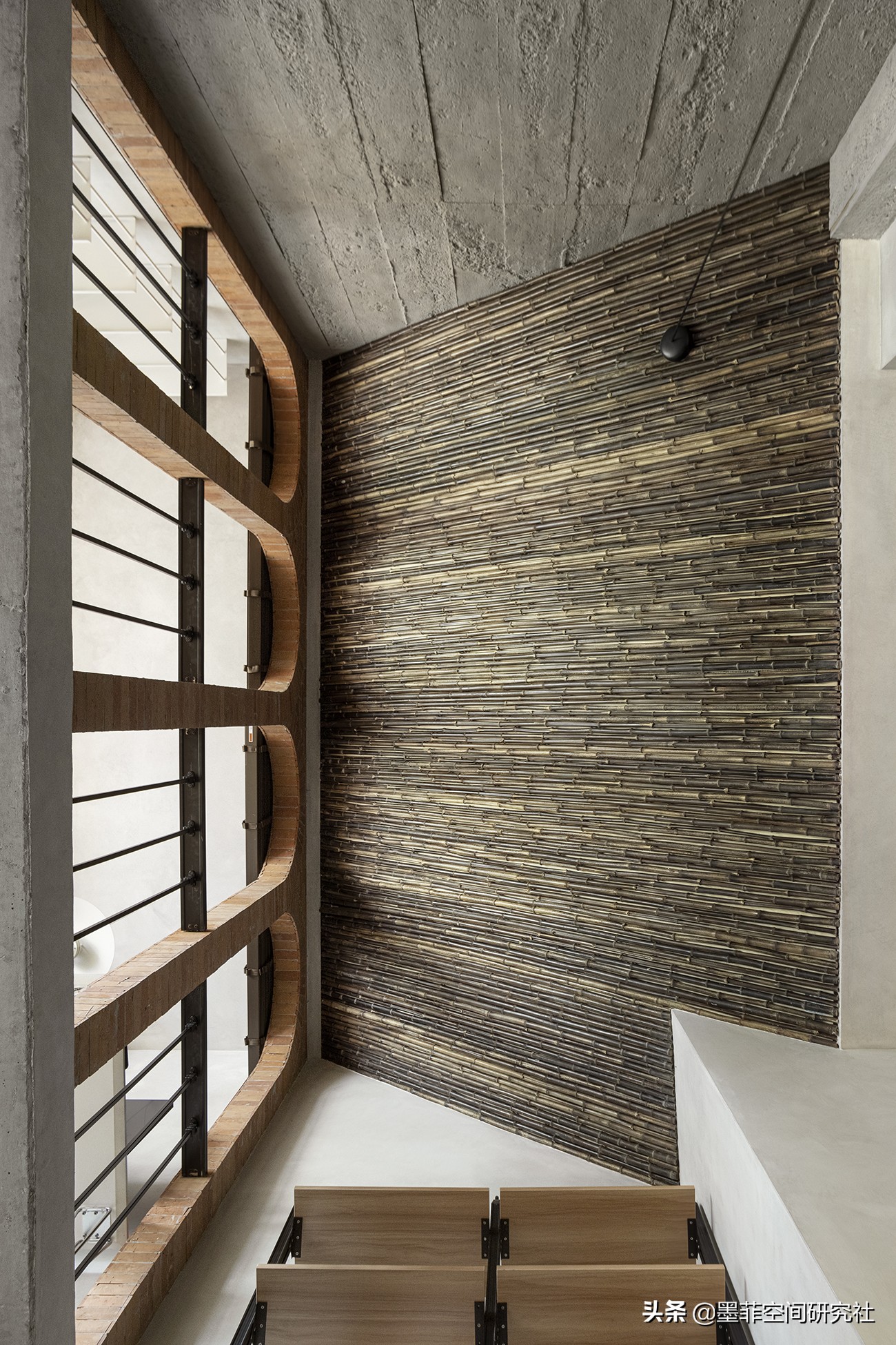 墨菲的家|客厅里有个“坑”，我的新材料试验场