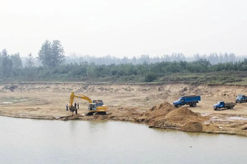 非法采砂被抓人员,非法采砂28人被举报