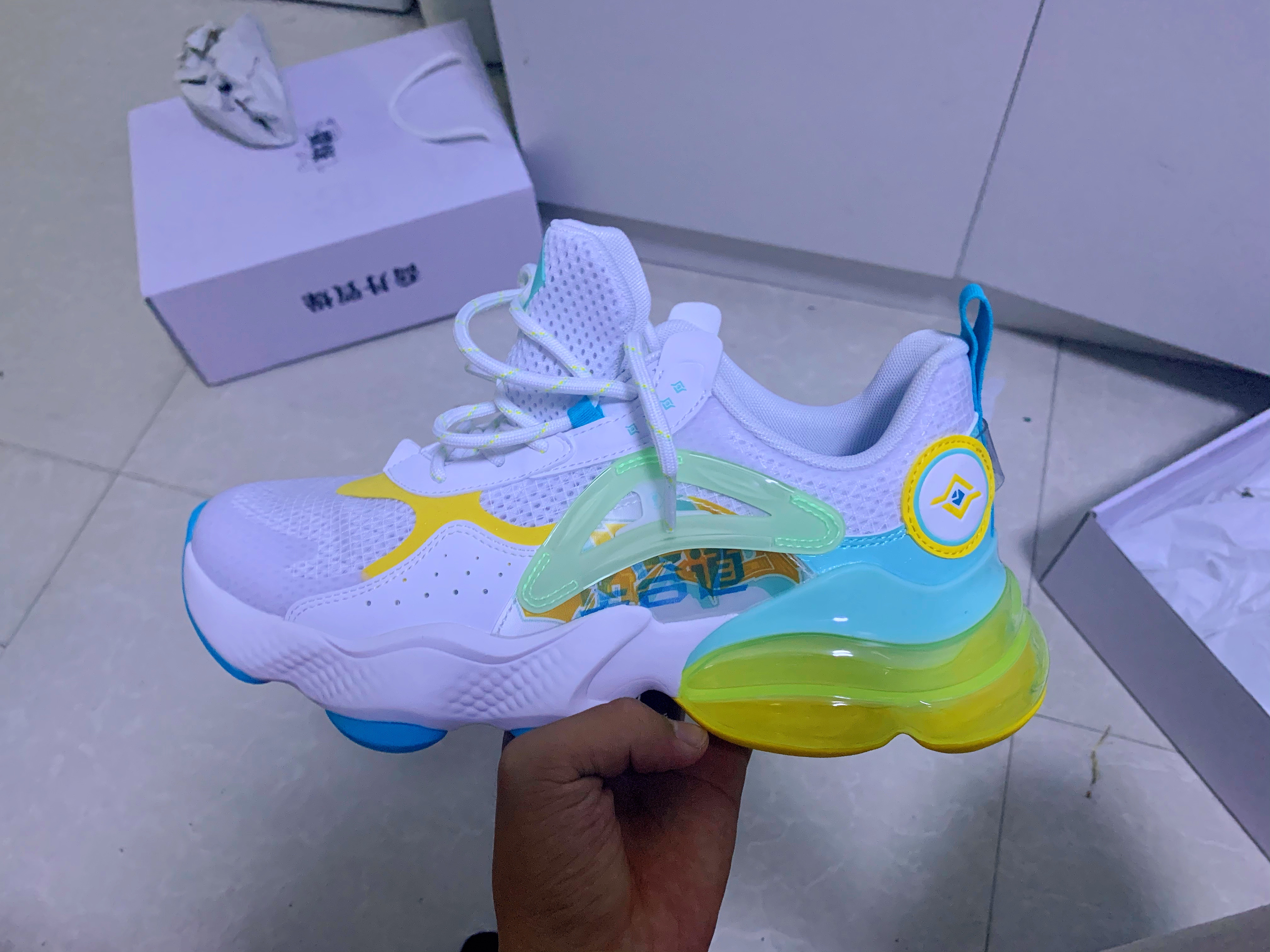 小白鞋洗干净的方法,怎么刷小白鞋最干净