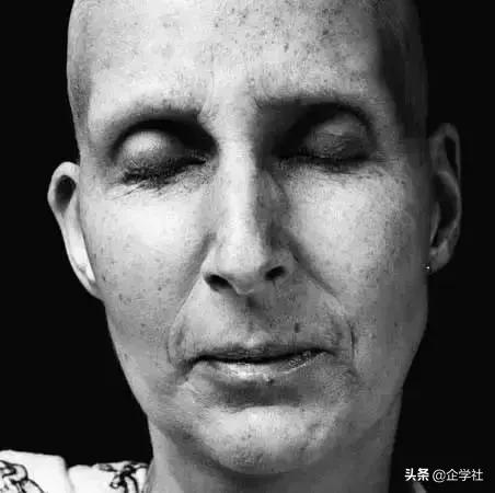英国40万人将直面死亡？摄影师用100张肖像告诉你，生命的意义是