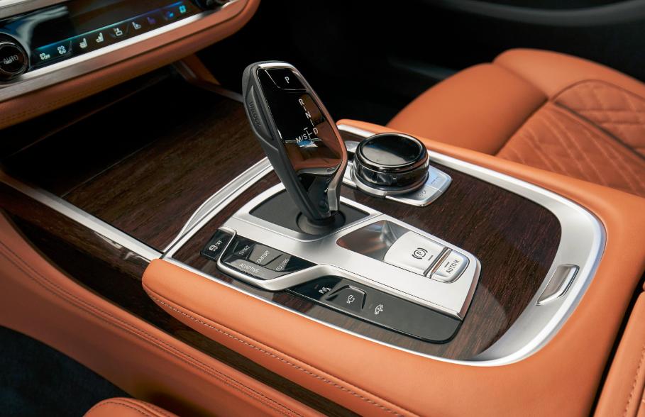 旗舰永远是旗舰！全球首测全新BMW7系
