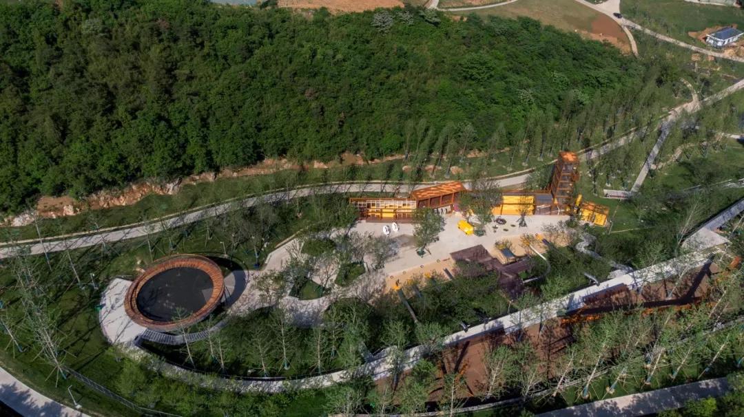 矿坑改造最美公园,矿坑改造湿地公园视频