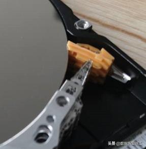 硬盘磁头更换旧的磁头,硬盘磁头更换后数据如何恢复