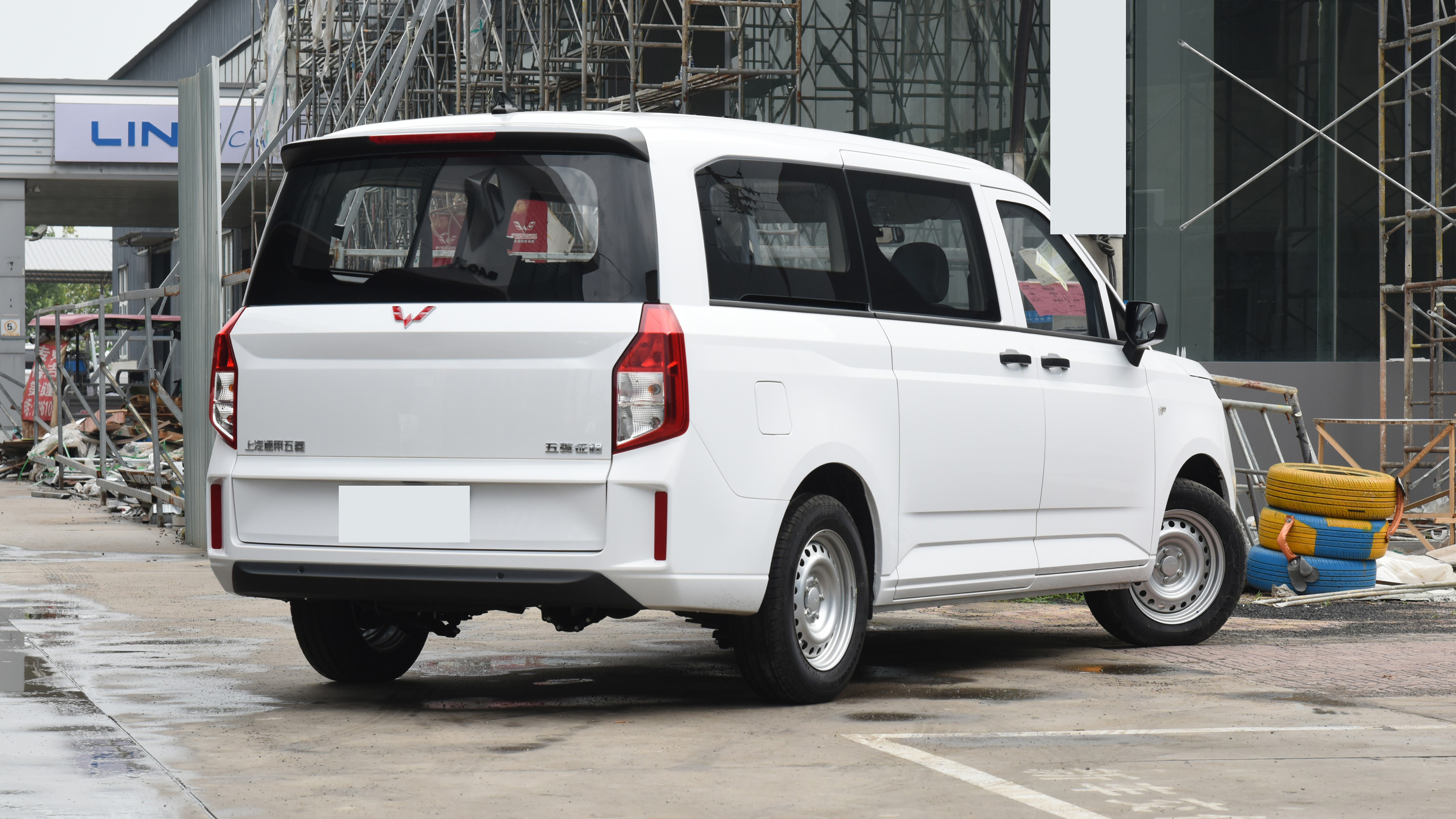 五菱最新款面包车有几款,九座的五菱面包车多少钱一辆