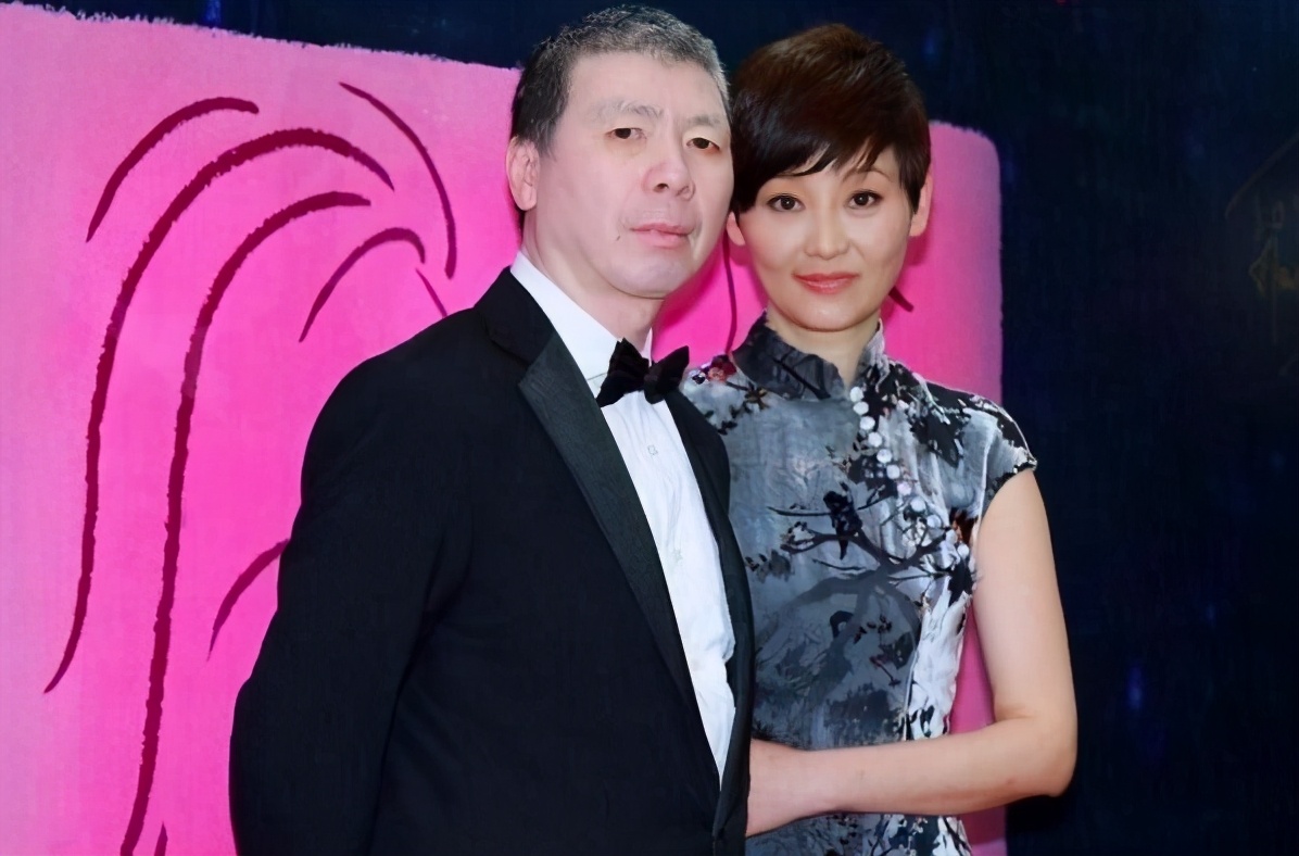 副导演冯小刚得的是白癜风吗,冯小刚患白癜风斑秃明显