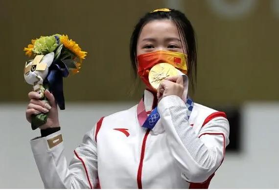 中国选手杨倩勇射落奥运会首金,杨倩夺冠清华校园