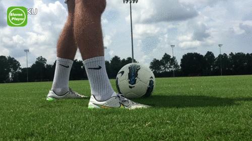 足球背身跨步摆脱,足球背身摆脱技巧教案