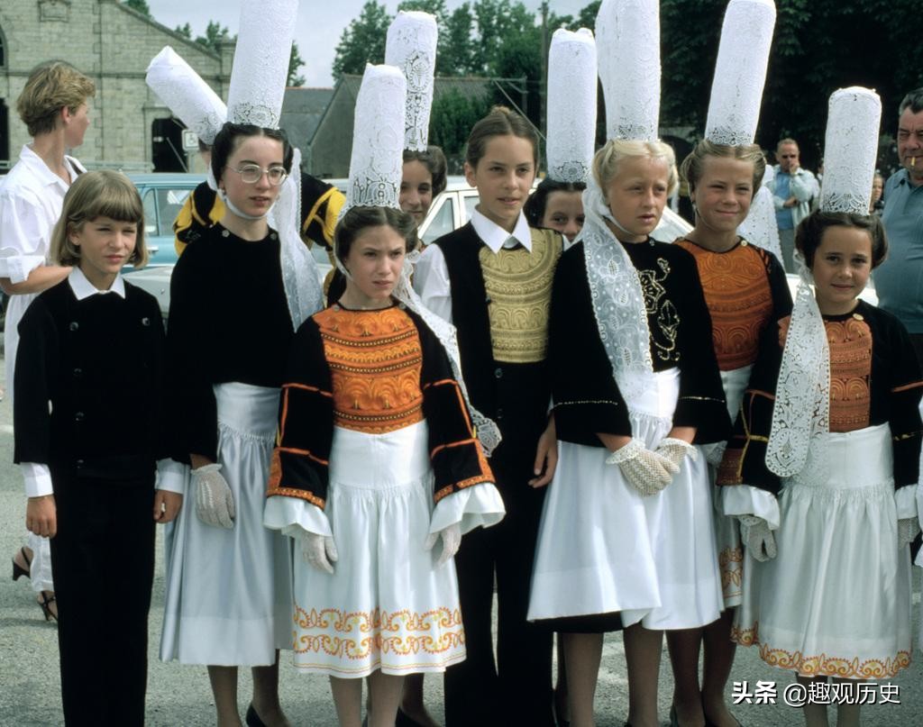 欧洲高度发达国家之一，执行绝对公平政策，两大民族却闹着要分开