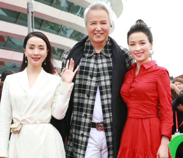 小陶虹走红毯黑西装外套,小陶虹和张庭短发