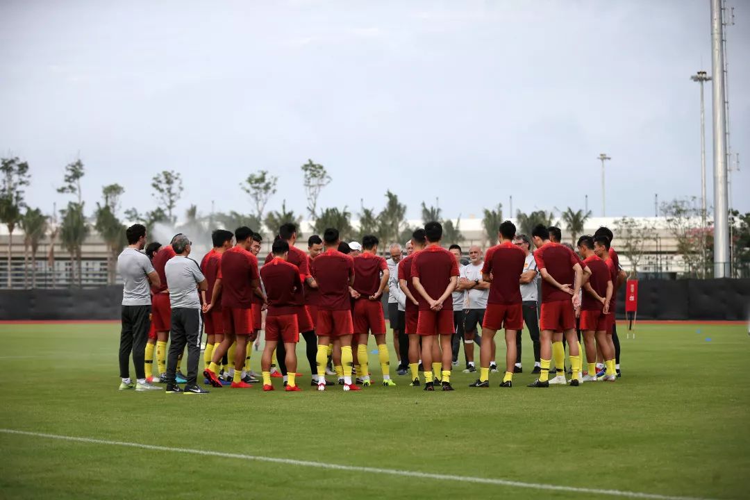 国足海口集结备战12强赛,国足海口比赛首发